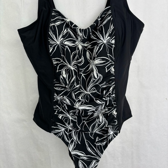 Swimsuits for all black & white floral one piece bathing suit size 24 - Picture 2 of 5